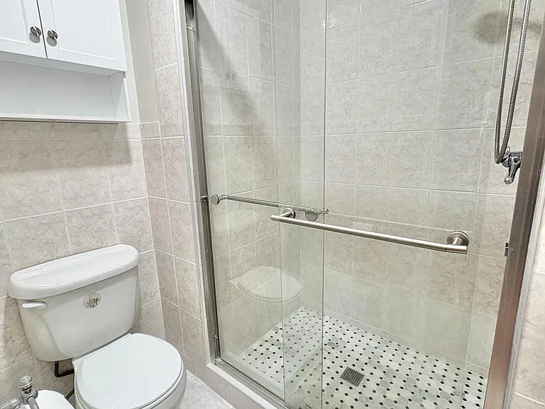 9710 Lakepointe Dr — Photo 37