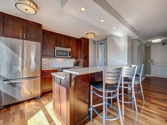 2nd image of 2626 N Lakeview Ave APT 908