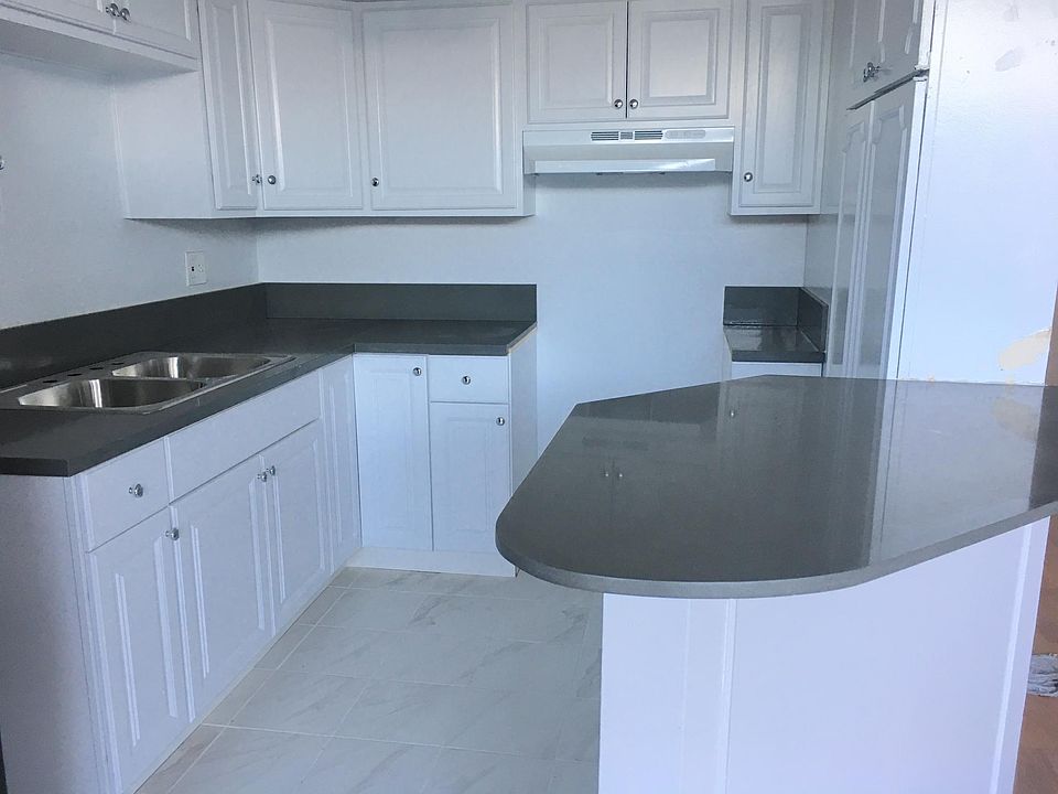 Enjoy cooking in your brand new elegant quartz kitchen countertops and new kitchen cabinets in this walk in kitchen.