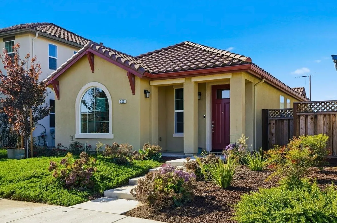 3 bed, 4375 sqft, $3,800 — Photo 1