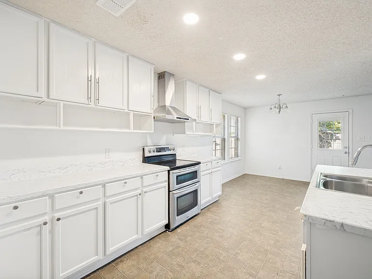 1665 Princess Ln — Photo 4