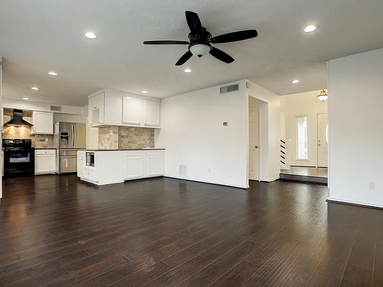 121 Misty Brook Ln — Photo 10