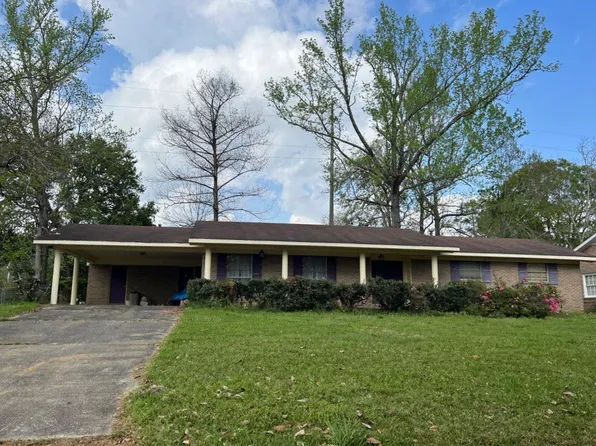 1211 Stemwood Dr, Picayune, MS 39466