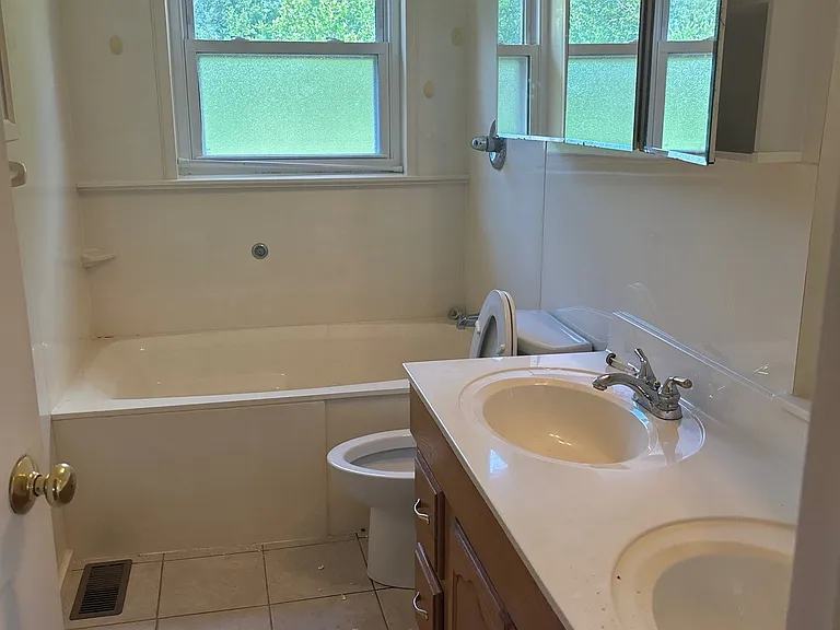 4209 Narcissus Dr — Photo 4