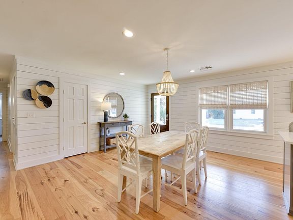 4th image of 1154 Shoreside Way
