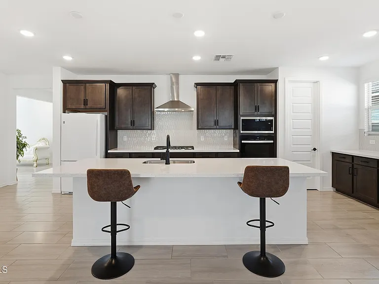4650 W Gilbert Ct — Photo 9