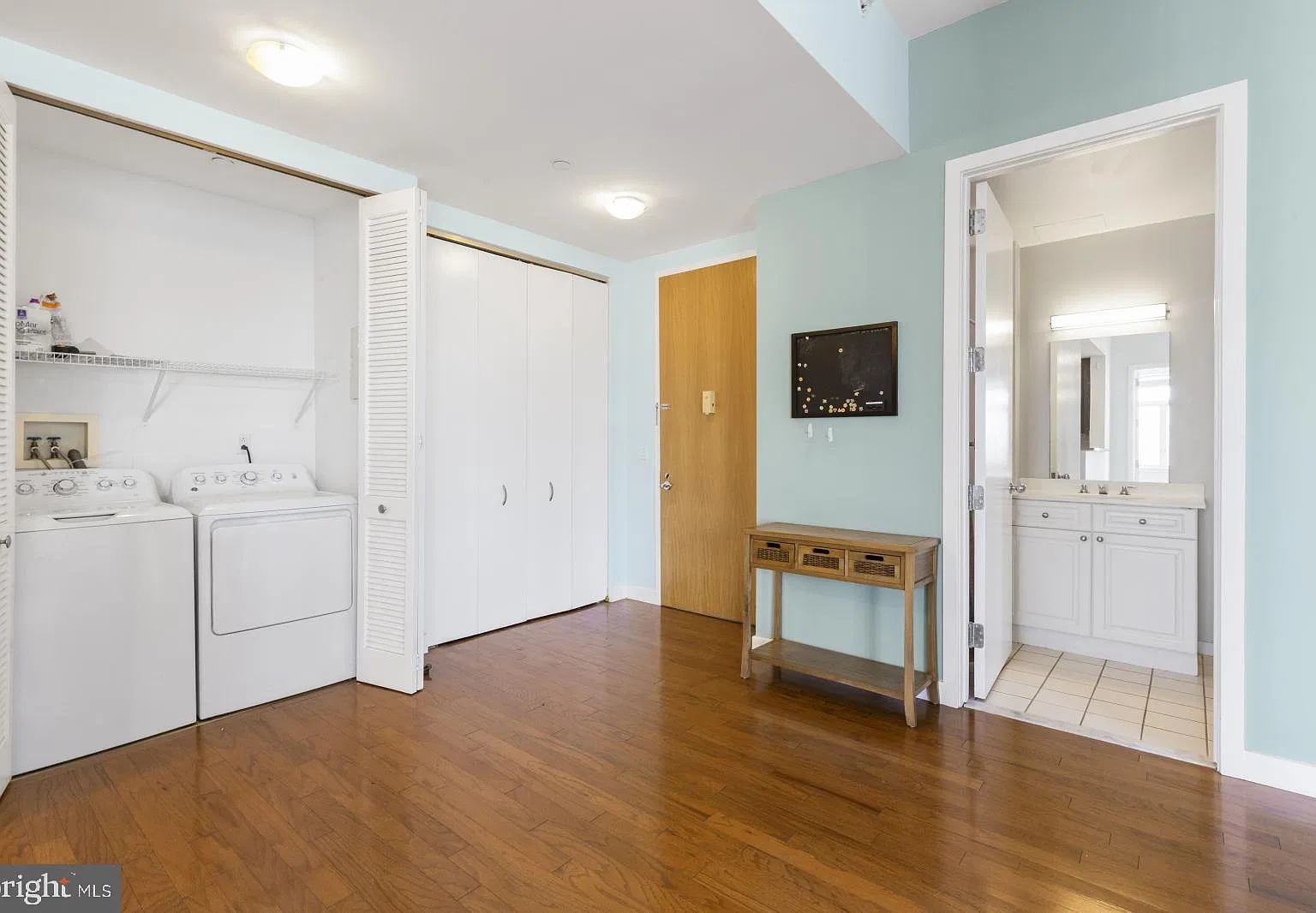 2 bed, 2.0 bath, 1281 sqft, $3,050 — Photo 4