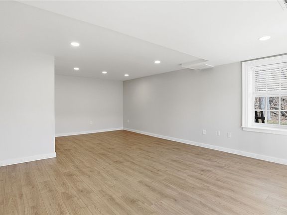 4th image of 1474 Marsh Rd