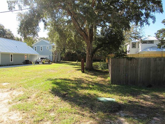3rd image of 496 Pyrus St