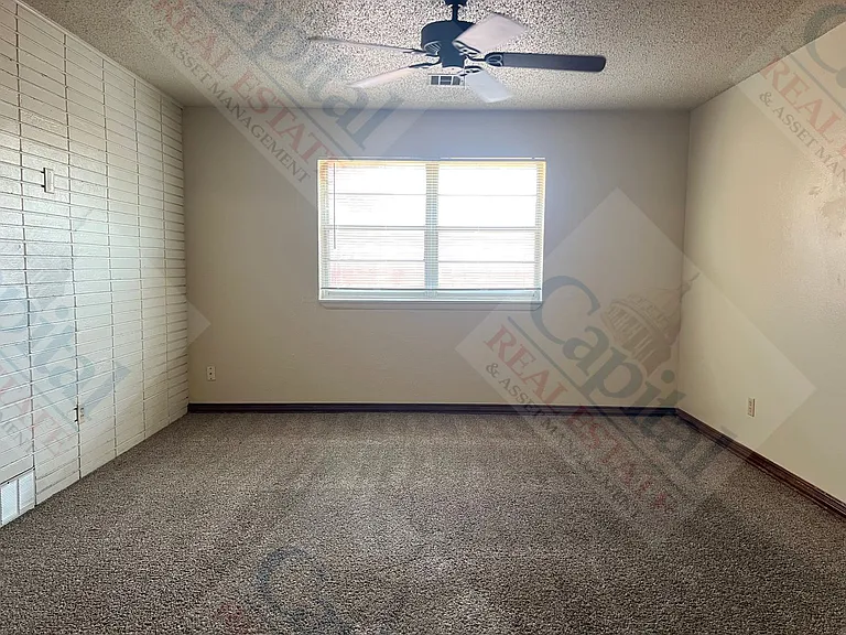 4304 NW 11th St — Photo 5