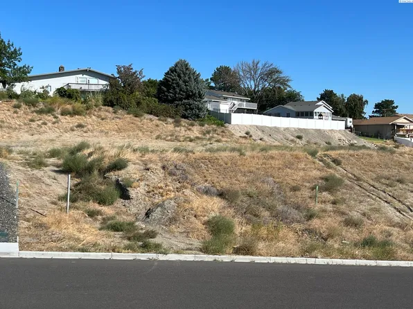 4056 Queen St, West Richland, WA 99353