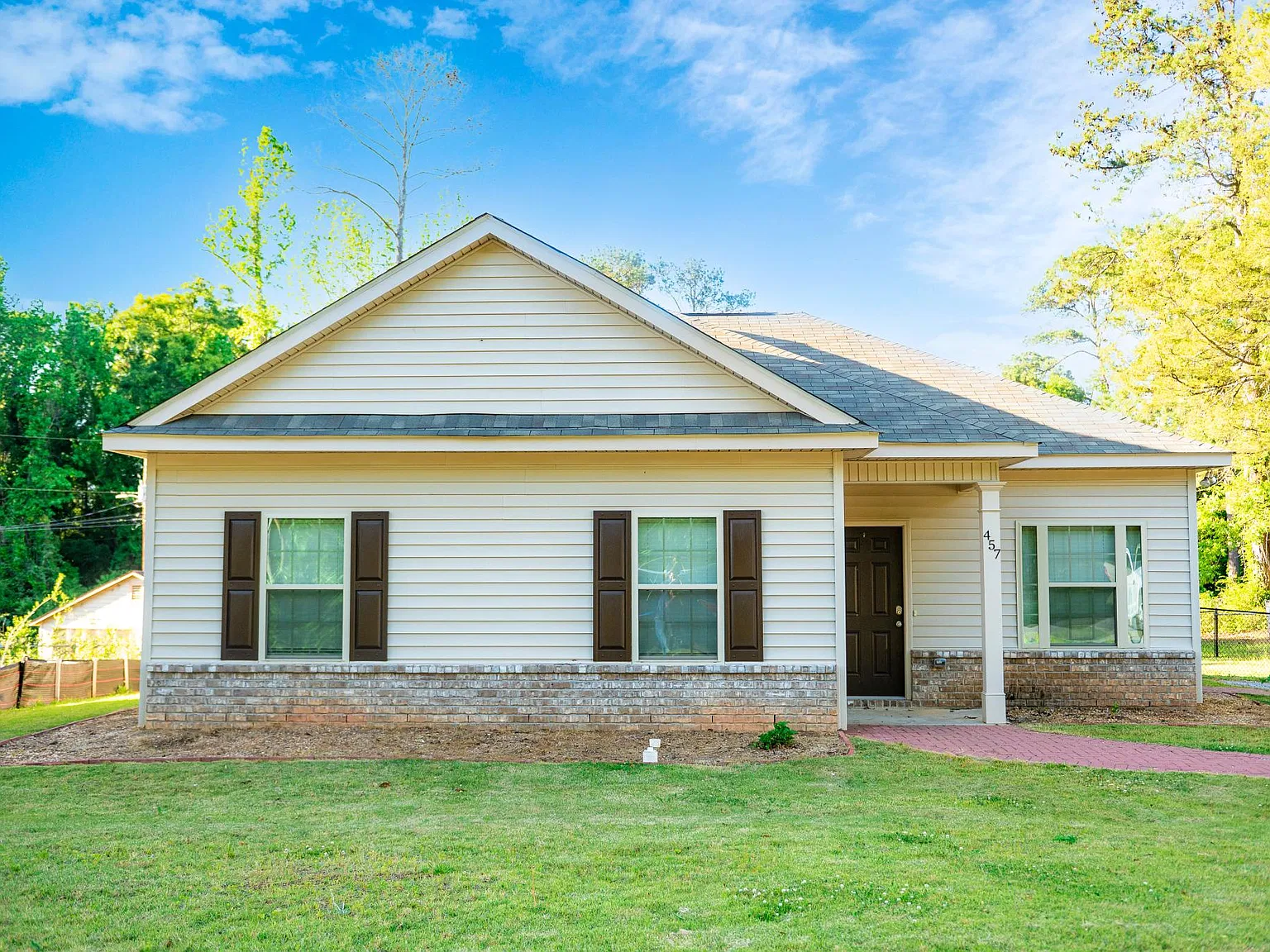 3 bed, 1350 sqft, $3,000 — Photo 2