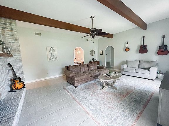 4th image of 102 Lynne Therese Cir