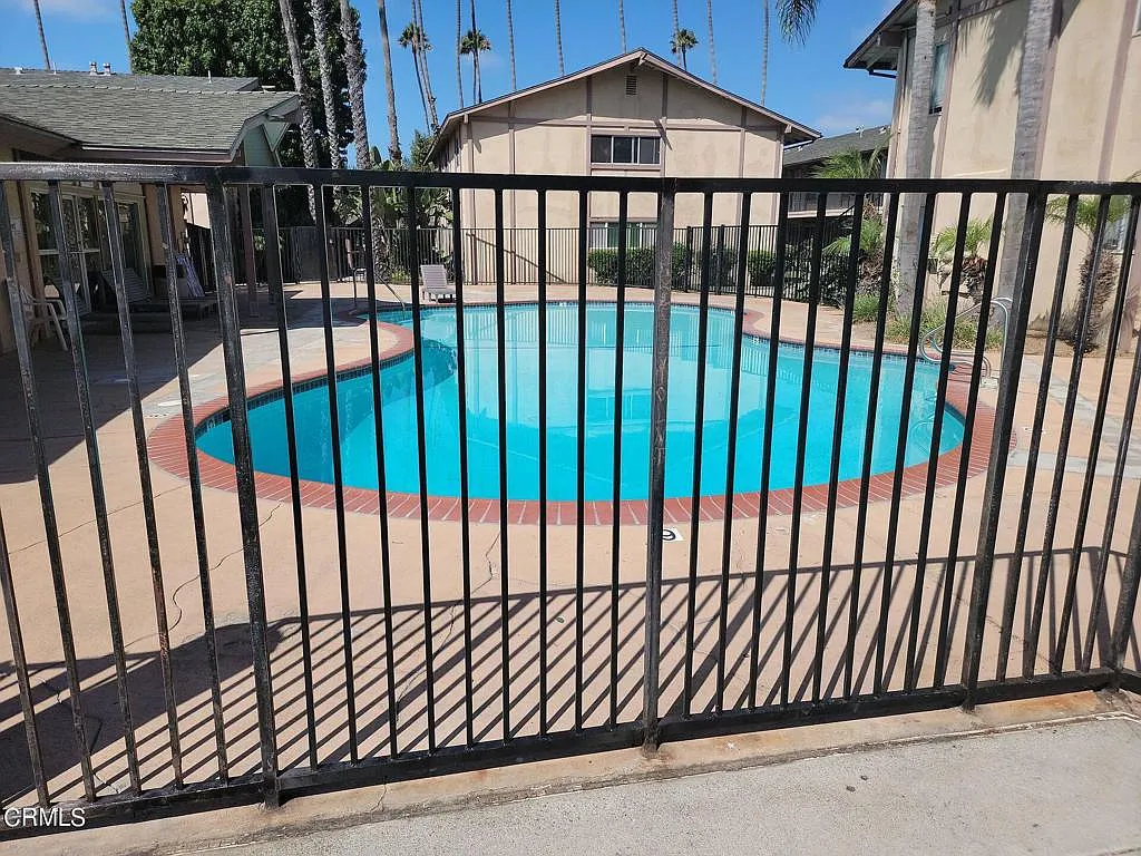 2 bed, 1.5 bath, 840 sqft, $2,000 — Photo 2