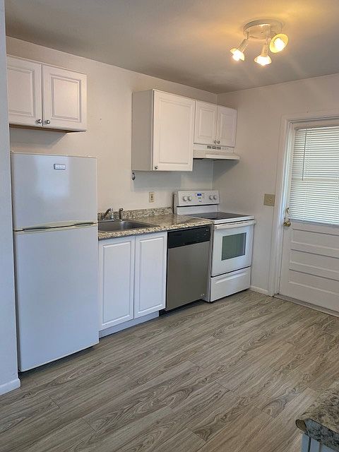 Kitchen with frig, dishwasher and stove
