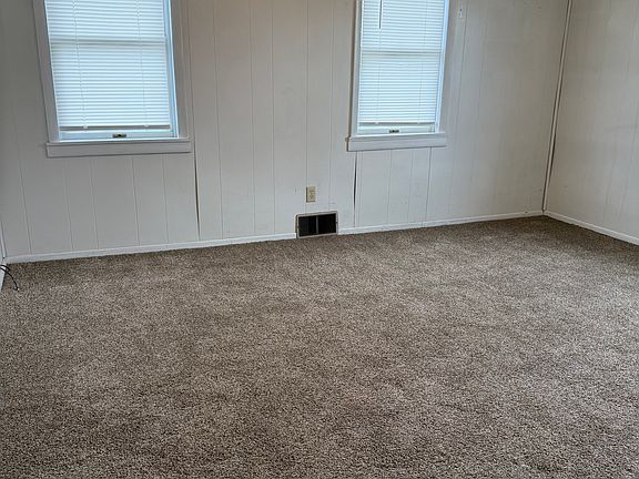 3rd image of 305 Klondike Dr