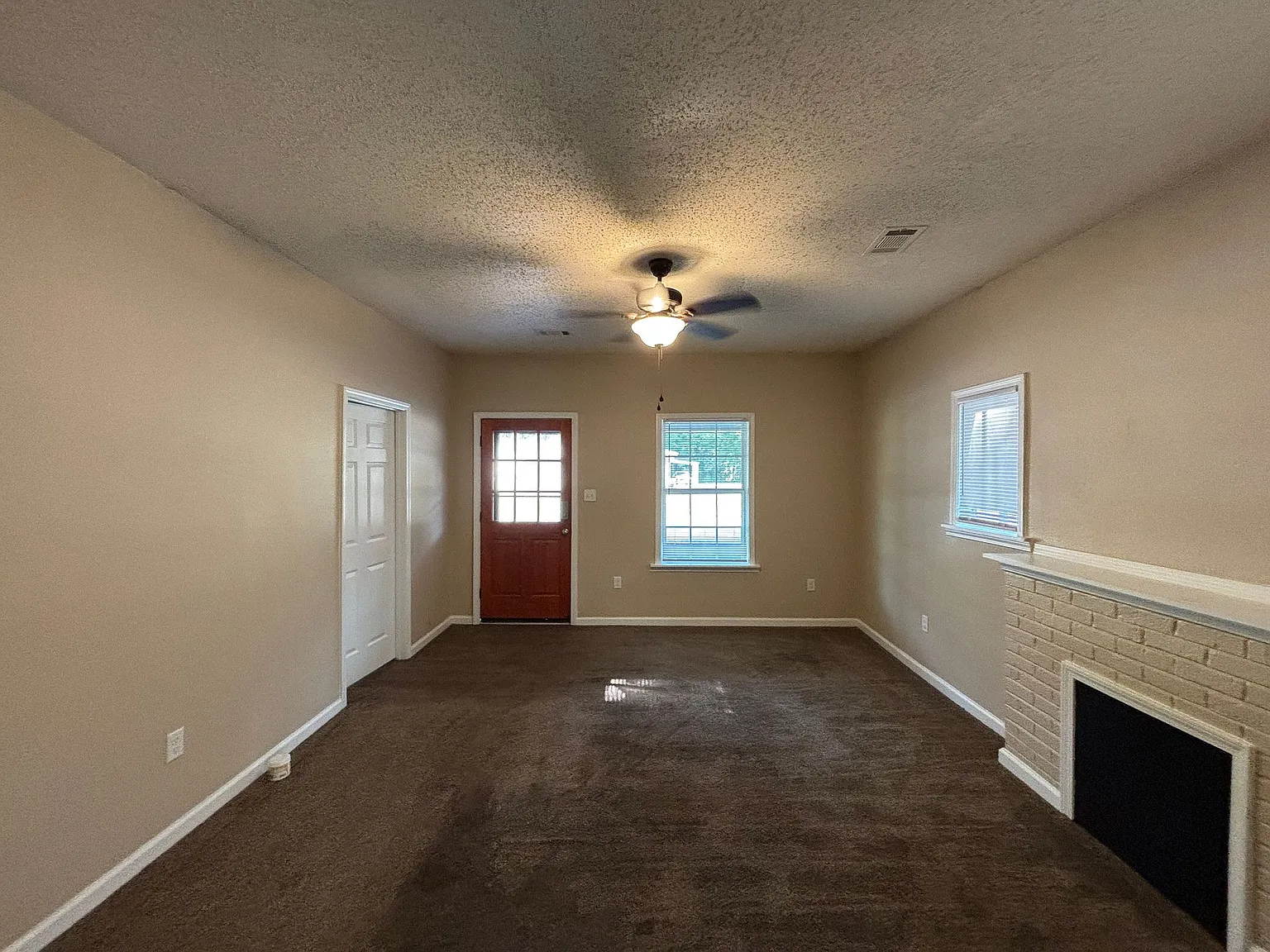 2508 E Washington Ave — Photo 3