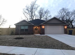 2002 N Carl St, Siloam Springs, AR 72761