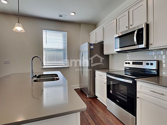 4th image of 515 Plumeria Ln