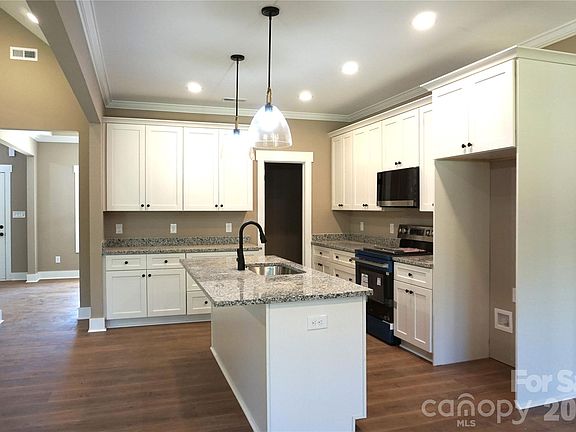 5th image of 989 Rhyne Rd