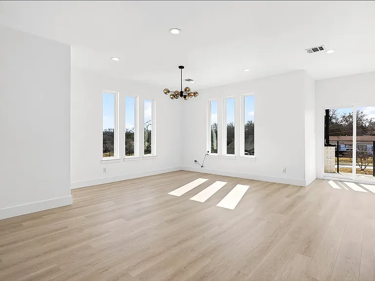 531 W Laureland Rd — Photo 17
