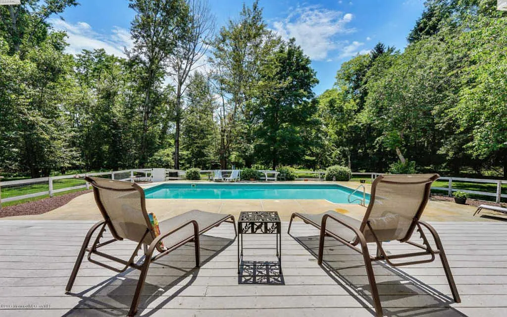 28 Meadowview Dr photo 1