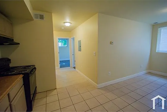 1822 Providence St NE #3 — Photo 6
