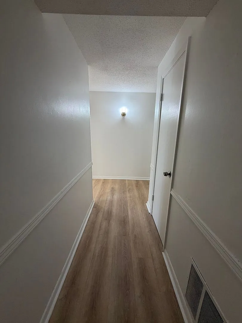 Mont Chalet - 39 Apartment Complex — Photo 4