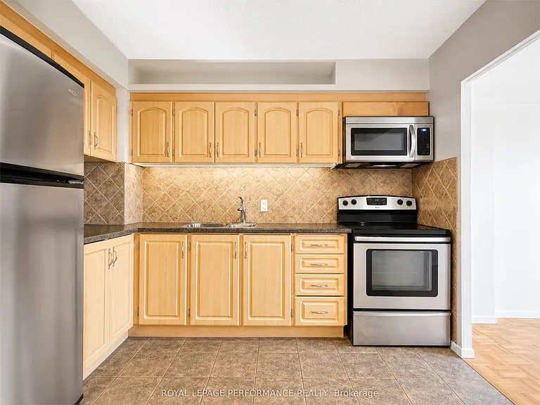 158C McArthur Ave #708 — Photo 5