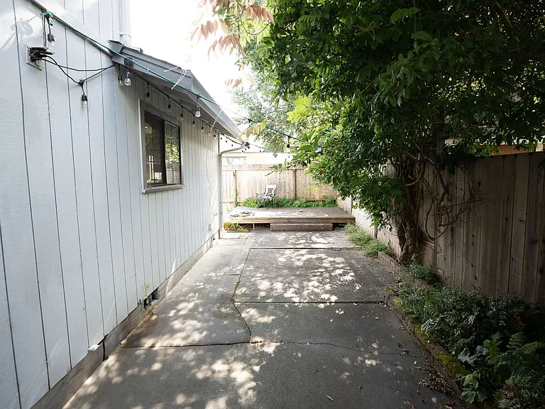 1550 Chabot Ct — Photo 42