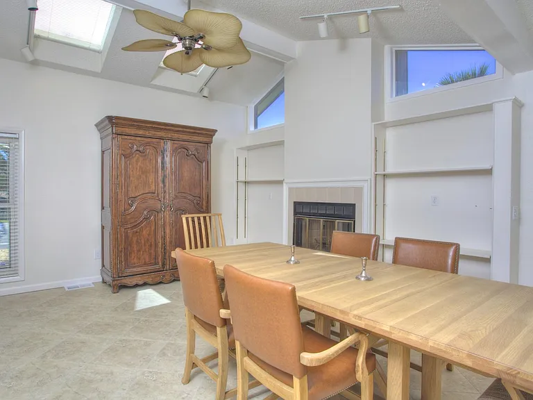 2833 Gulf Of Mexico Dr — Photo 19