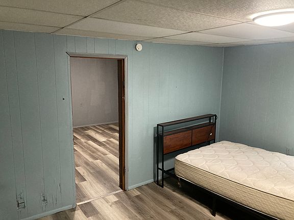 1st bedroom facing the 2nd bedroom!