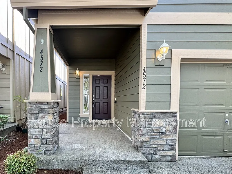 3 bed, 2.5 bath, 1600 sqft, $2,550 — Photo 2