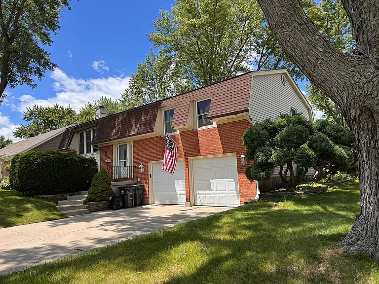 3990 Hudson Dr — Photo 2