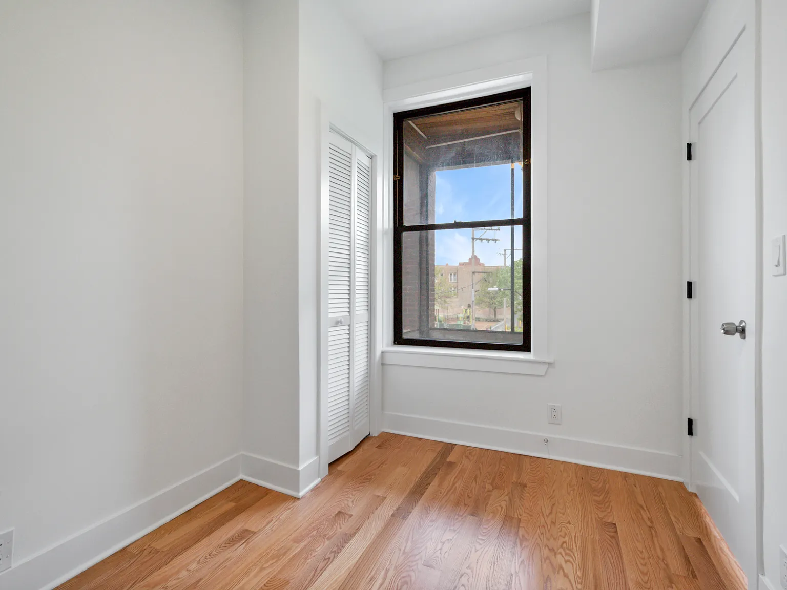 3 bed, $2,100 — Photo 4