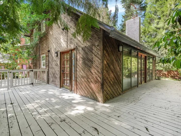 65647 E Sandy River Ln, Rhododendron, OR 97049