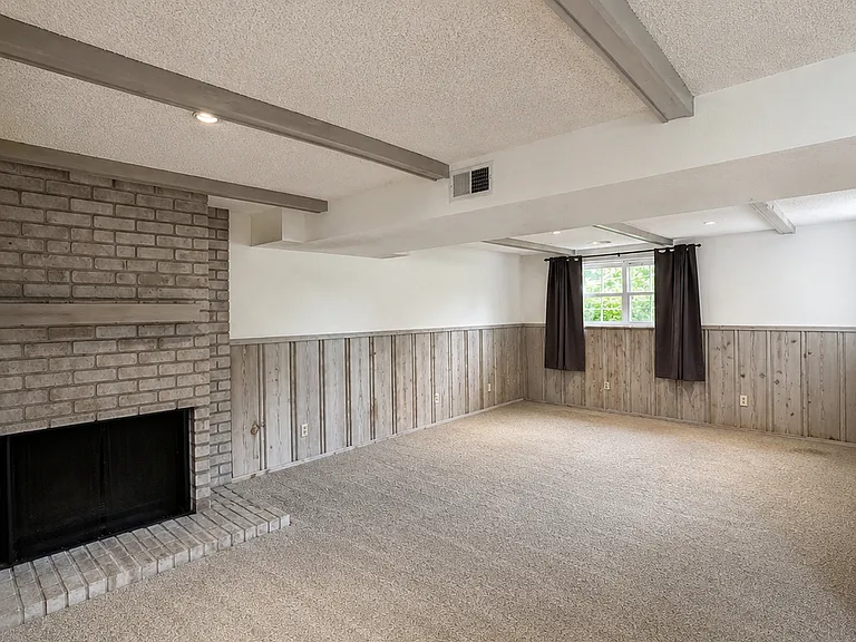 1431 Meadow Dr — Photo 14