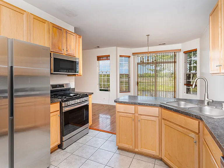593 Springbrook Trl N — Photo 4