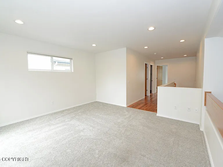 264 Dailey Ave — Photo 9