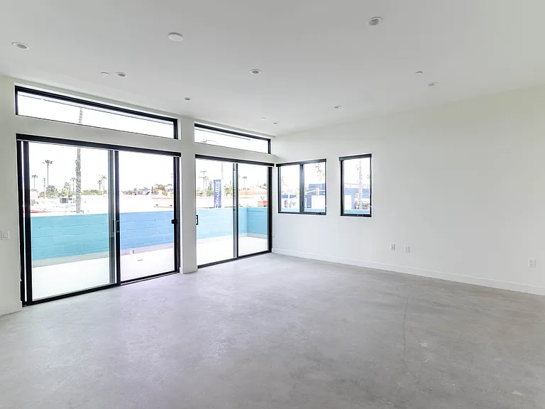 The Flats South Oceanside - where modern luxury meets coastal lifestyle — Photo 17