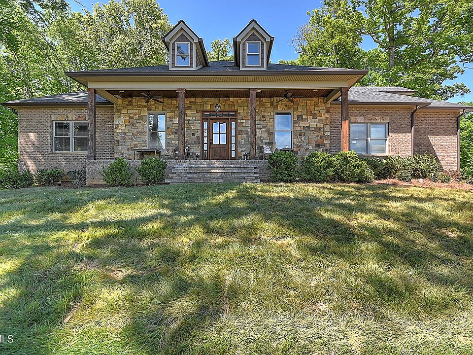 1st image of 104 Lookout Ct