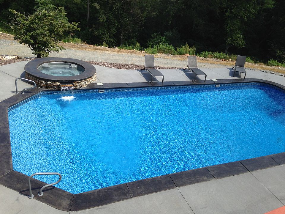  Recently renovated pool