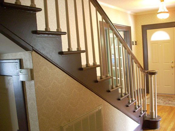Dramatic Staircase and Foyer