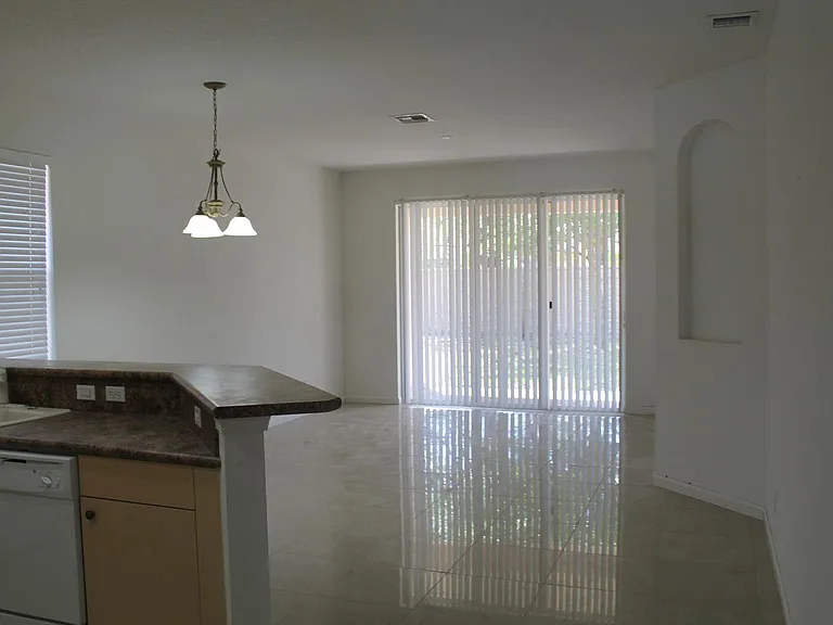 1804 SW Jamesport Dr — Photo 16