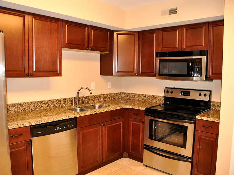 731 Tilden Pl — Photo 4