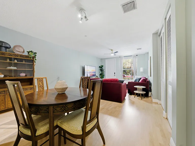 232 SW 14th Ave — Photo 2