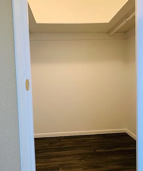 Desert Springs Apartments — Photo 29