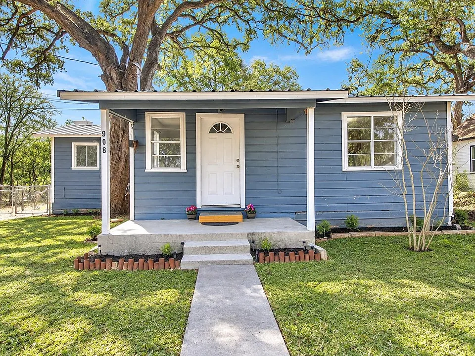 908 Tank St