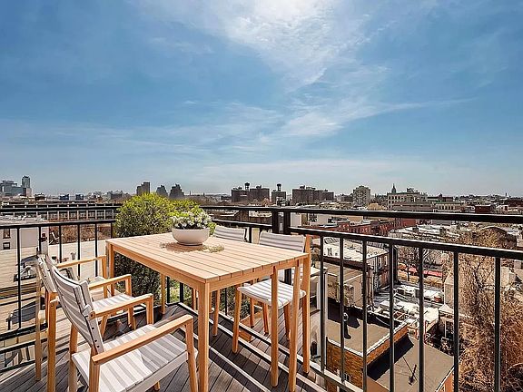 3rd image of 264 Pacific St APT 6E