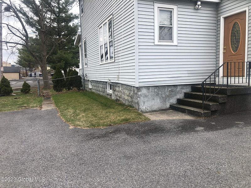 5th image of 1 Frost Place